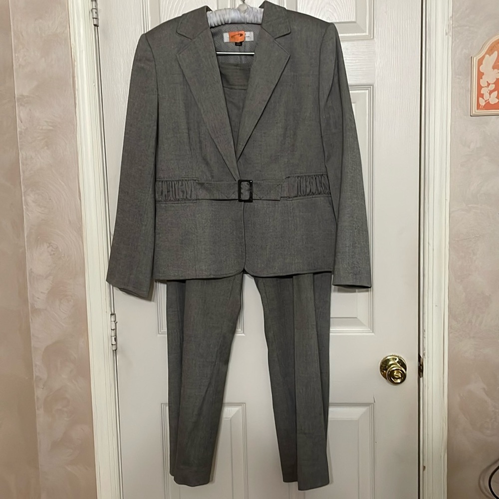 Tahari pantsuit